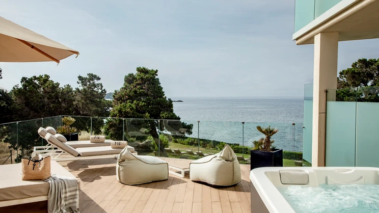 Extra ME+ Junior Suite Jacuzzi Sea View & Terrace